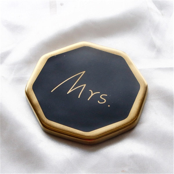 Sottobicchieri Mr. & Mrs. in Ceramica con Bordo Dorato – Regalo Coppia