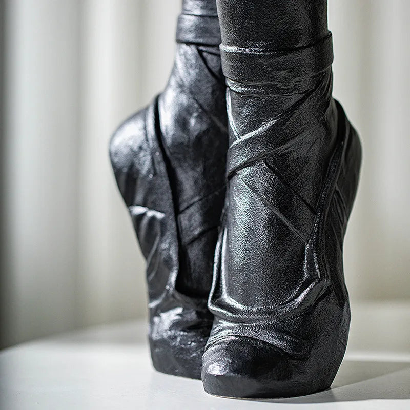 Vaso in Ceramica a Forma di Ballerina – Scultura Decorativa Fatta a Mano