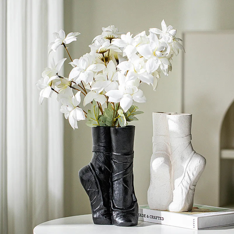 Vaso in Ceramica a Forma di Ballerina – Scultura Decorativa Fatta a Mano