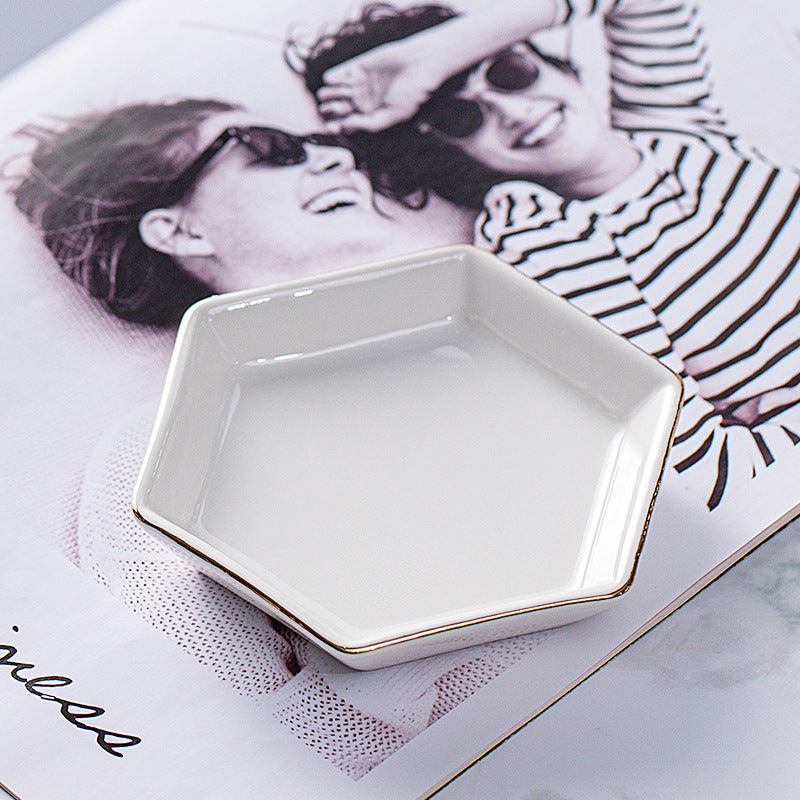 Vassoio Portamonili in Ceramica Nordic Shell – Decor Bagno e Desktop