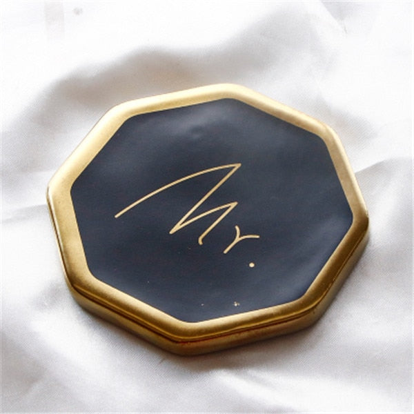 Sottobicchieri Mr. & Mrs. in Ceramica con Bordo Dorato – Regalo Coppia